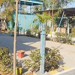 Long Drive Hotel And Resaurt